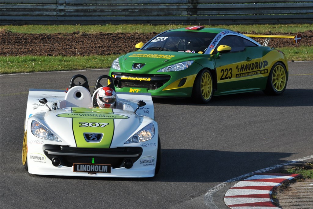 Denne Peugeot Spider med Peter Normann og Henrik Bollerslev hører til blandt favoritterne
(Foto: Morten Alstrup)